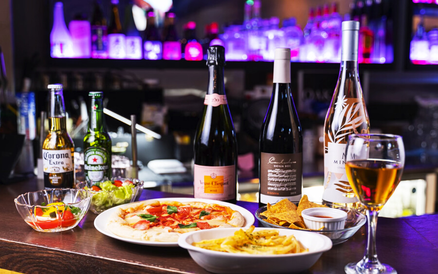 OAK BAR 渋谷 -  バーであり、カフェであり、レストランでもある新感覚スタイリッシュバー