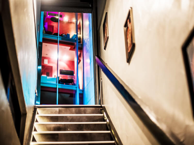 渋谷 シーシャ バー OAK BAR SHIBUYA - オークバー | 東京 渋谷 宇田川町 センター街のラグジュアリー シーシャ DJ MUSIC BAR